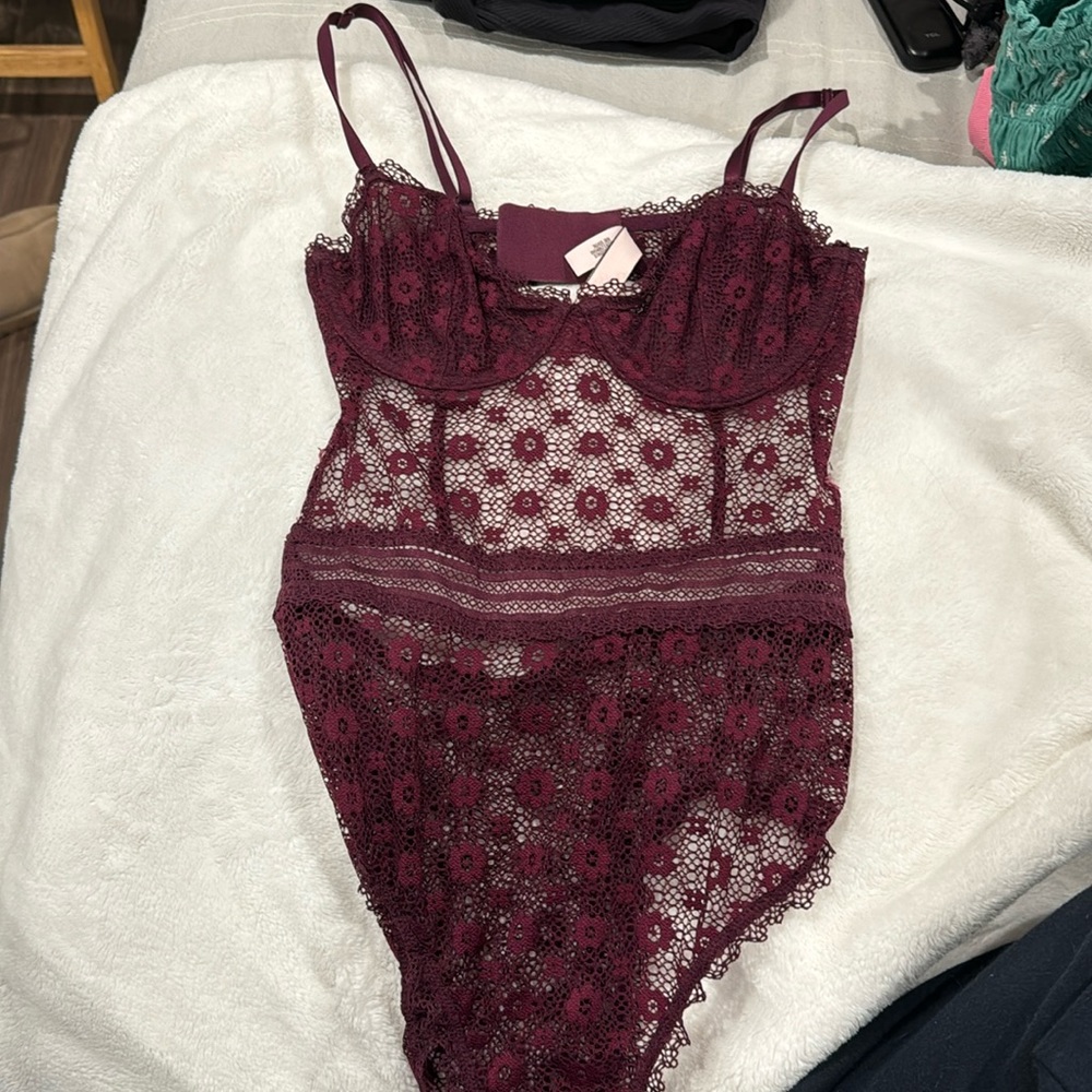 Lace floral body suit.